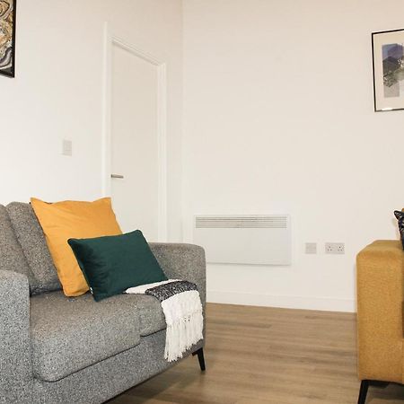 Modern Luxury Serviced Duplex Apartments By Repose- 150 Metro Court, West Bromwich Exterior photo