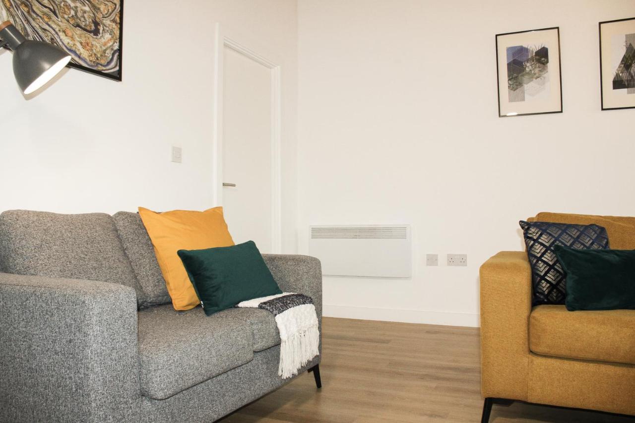 Modern Luxury Serviced Duplex Apartments By Repose- 150 Metro Court, West Bromwich Exterior photo