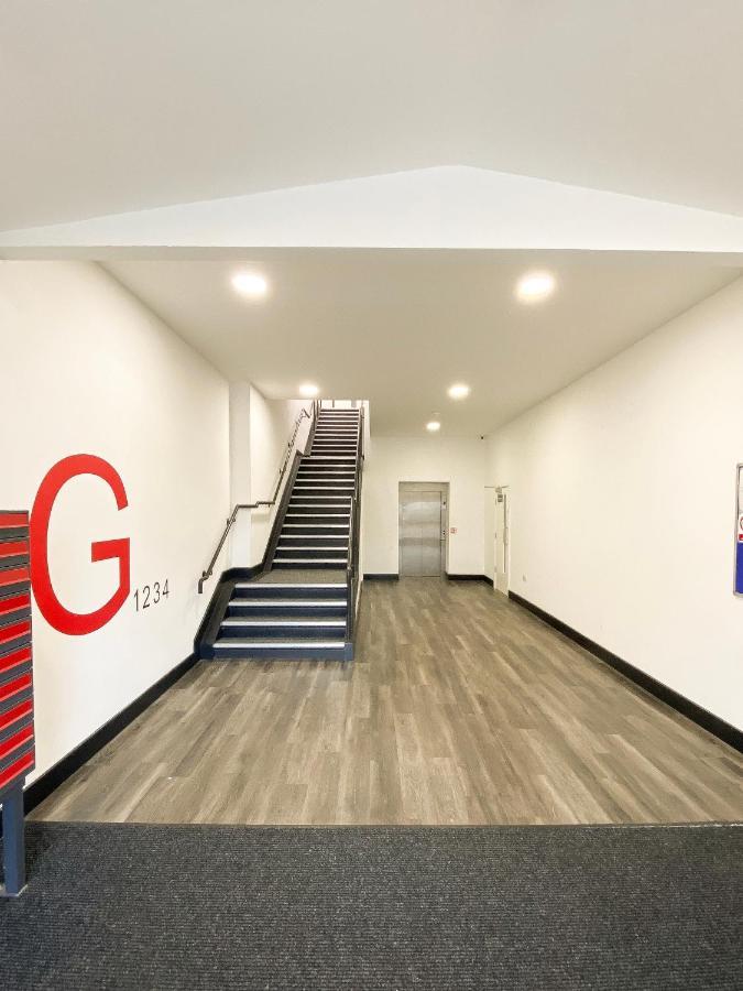 Modern Luxury Serviced Duplex Apartments By Repose- 150 Metro Court, West Bromwich Exterior photo